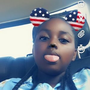 Meet your Posher, Akia